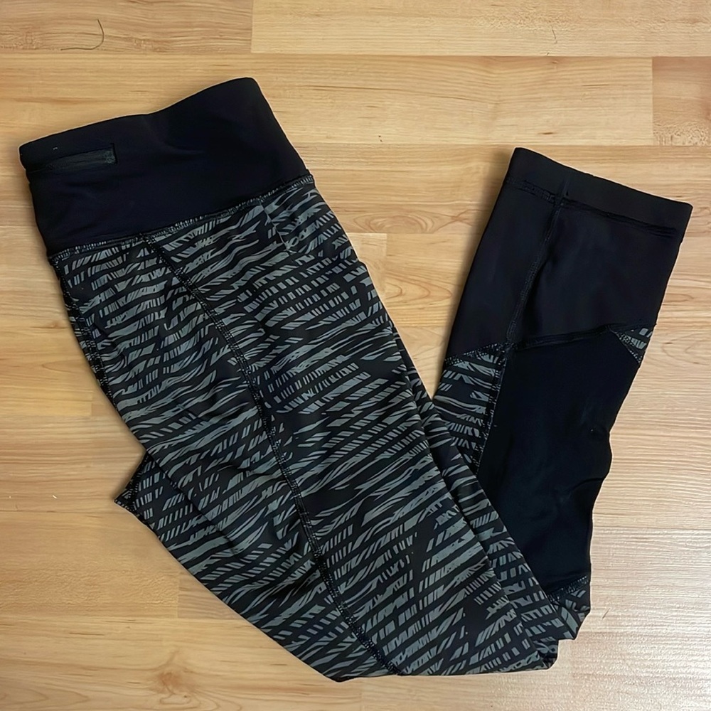 Lululemon crops with side pockets and mesh detailing